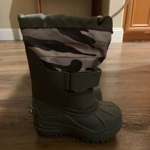 Snow Boots Size 6. Brand new. Doesn’t fit my son.